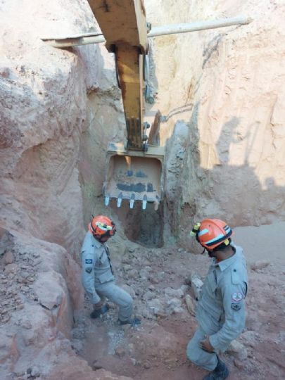 Barranco desmorona e trabalhador morre soterrado em �rea de garimpo no interior