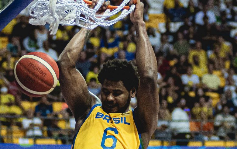 Brasil vira sobre Uruguai e segue invicto na AmeriCup de basquete
