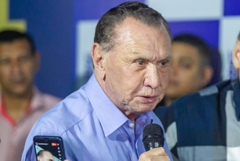 Bezerra cita 'boa sa�de' e descarta aposentadoria pol�tica