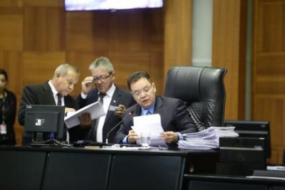 Assembleia quer concentrar sess�es nas ter�as e quartas; pedido de vista adia vota��o