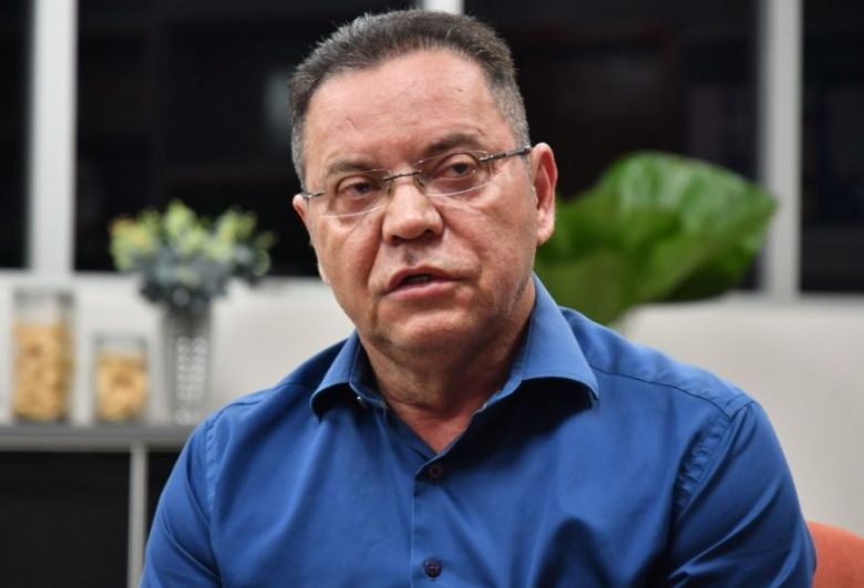 Botelho: v�cuo na pol�tica tornou caminho de Mendes mais f�cil
