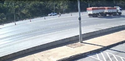 Comerciante e funcion�rio pulam de Hilux em movimento para escapar de sequestro-rel�mpago
