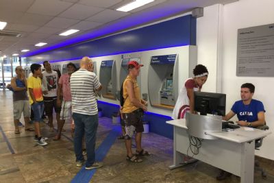 Bancos funcionam hoje e fecham nos dias 31 e 1�