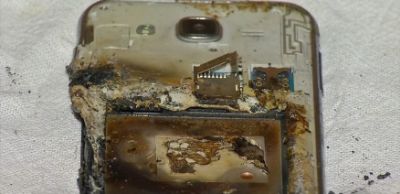 Celular pega fogo enquanto carregava e destr�i casa