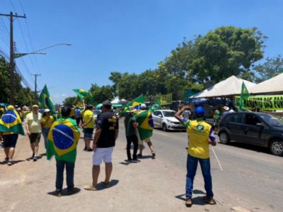 ​Sem programa��o definida, manifestantes bolsonaristas v�o para Bras�lia em comboio