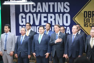 Bolsonaro diz que aluno de universidades brasileiras 'faz tudo, menos estudar'