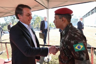 Bolsonaro amplia presen�a de militares em 30 �rg�os federais