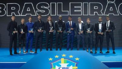 ​CBF confirma Flamengo com nove jogadores na sele��o do Brasileir�o