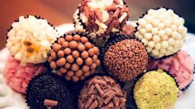 Aproveite o Dia do Brigadeiro. Celebre o mais brasileiro dos doces