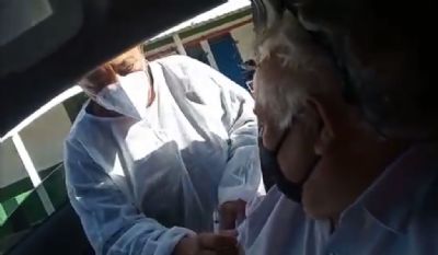 Auxiliar de enfermagem � afastada por suspeita de n�o aplicar vacina
