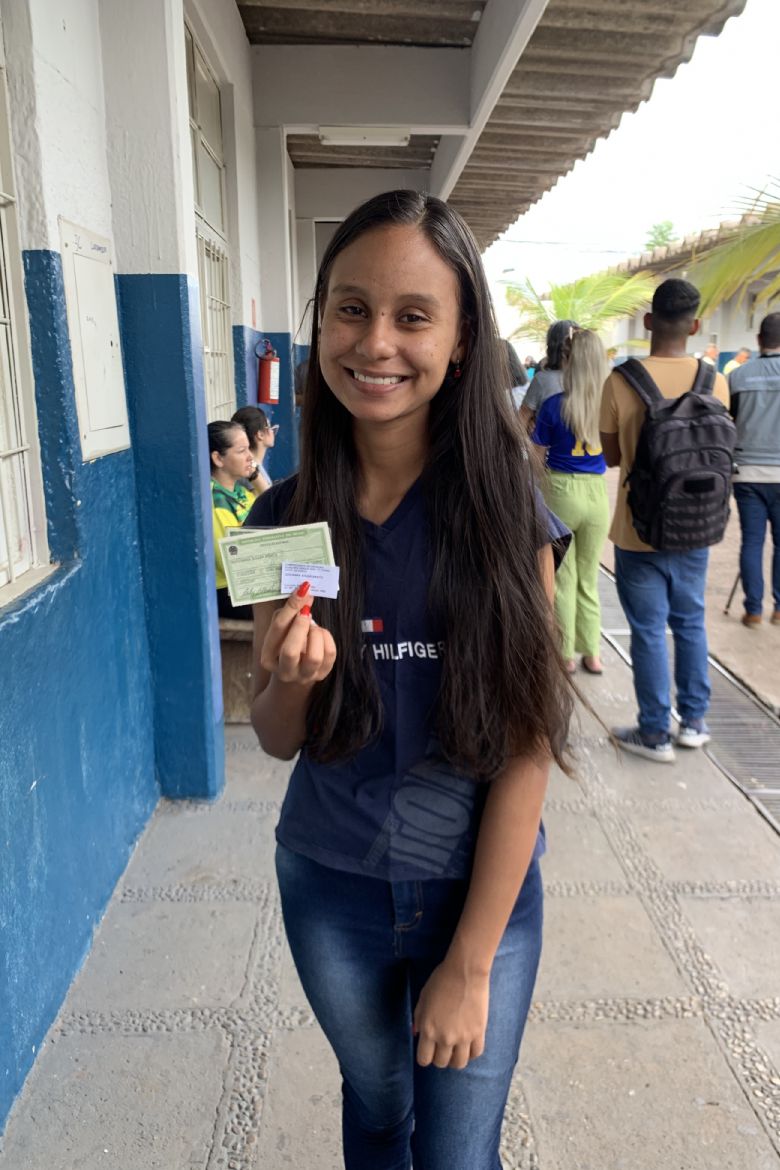 Jovem fala sobre �IMPORT�NCIA� de votar!