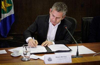 Mendes sanciona lei que autoriza retorno gradual das aulas