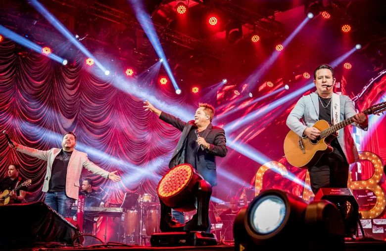 Cabar�; homem agride mulher em show de Leonardo e Bruno e Marrone na Univag