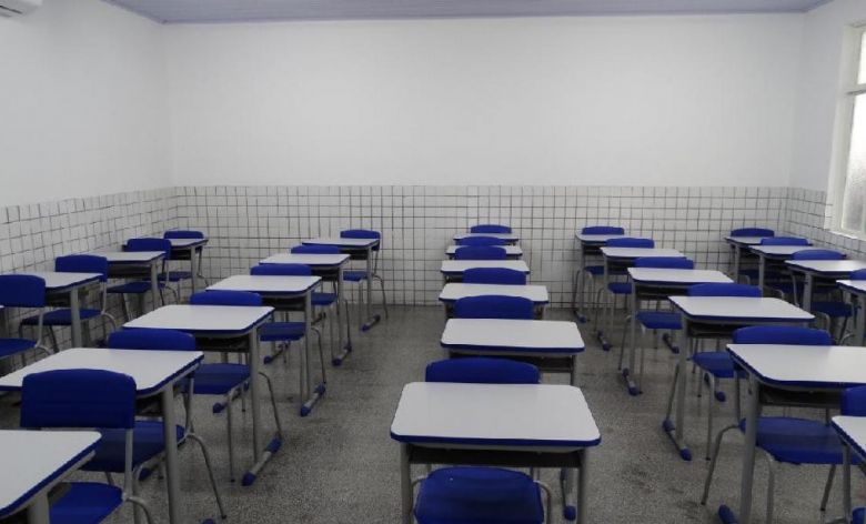 Escola acusa irregularidades e � contra diminui��o de vagas
