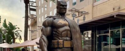 Batman ganha est�tua de bronze em cidade da Calif�rnia