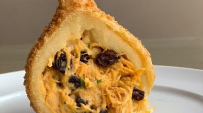 ​Empreendedora cria coxinha de frango com passas e divide opini�es na internet