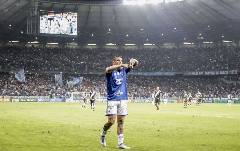 Cruzeiro derrota o Vasco e retorna � S�rie A do Brasileiro