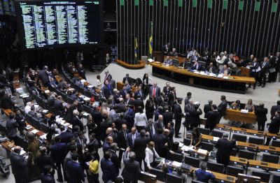 C�mara aprova projeto que estabelece novas regras para partidos e elei��es