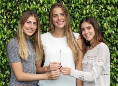 Amigas criam canudo que detecta drogas na bebida