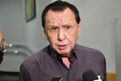​Bezerra retorna para a UTI ap�s ferir a cabe�a em queda na rua