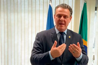 Ap�s dois dias fora, ​F�varo retorna ao Minist�rio da Agricultura