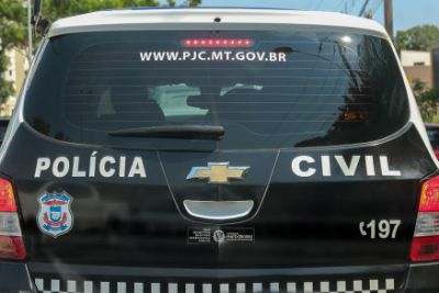 Prima filma homem beijando menina de 4 anos no interior de MT