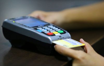 Contas atrasadas de �gua e energia poder�o ser pagas em cart�o de cr�dito