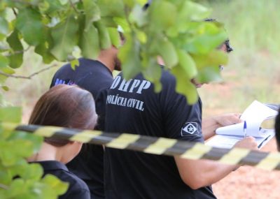 Corpo � encontrado amarrado e com v�rias marcas de tiros em Santo Ant�nio