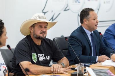 Cattani compara mulheres com vacas em reuni�o na AL