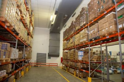 Inspe��o flagra rem�dios vencidos no Centro de Distribui��o de Medicamentos de Cuiab�
