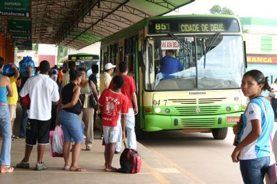Moradores do Cidade de Deus reclamam da falta de transporte p�blico