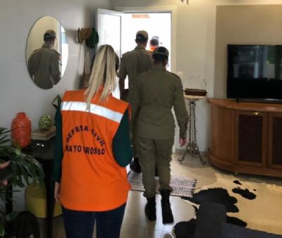 Com risco de desabamento, Defesa Civil notifica moradores para sa�rem de condom�nio imediatamente