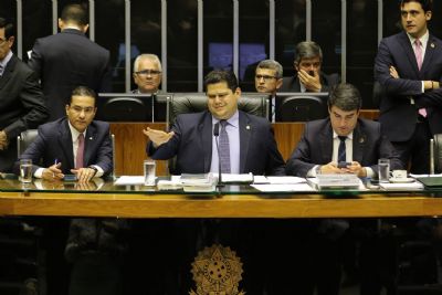 Congresso mant�m veto a propaganda partid�ria na TV e no r�dio