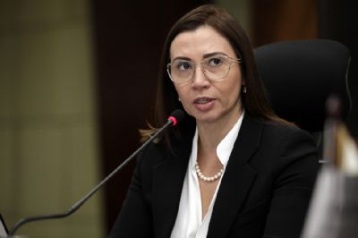 Conselheira alerta o TCE sobre estouro de gastos com sal�rios