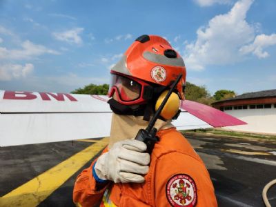 ​Militares fazem rescaldo de inc�ndio em parque estadual no Pantanal