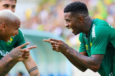 Cuiab� vence Coritiba e garante perman�ncia na S�rie A