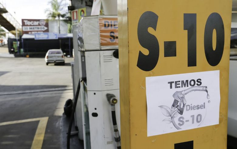 Petrobras anuncia redu��o de R$ 0,30 no diesel