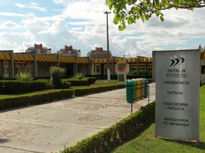 Governador sanciona lei que prorroga altera��o de taxas do Detran