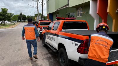 ​Governo de MT envia equipes e alimentos para auxiliar C�ceres ap�s temporal