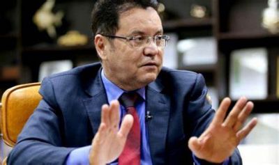 Botelho avisa colegas que n�o disputar� a reelei��o da Mesa Direto da ALMT