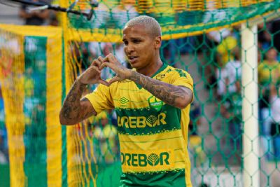 ​T�cnico do Cuiab� revela conversa para reintegrar atacante Deyverson ao elenco