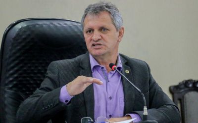 Justi�a suspende processo contra deputado por servidora 