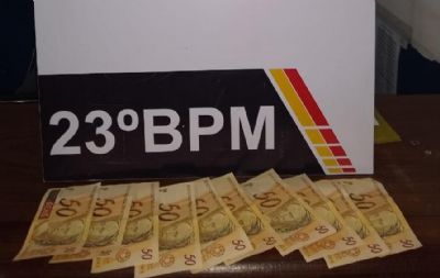 Dois s�o presos com 500 reais em notas falsas