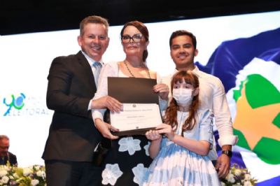 Mendes � diplomado para o 2� mandato
