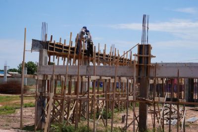Seduc retoma obra de constru��o de escola no Pedra 90 em Cuiab�