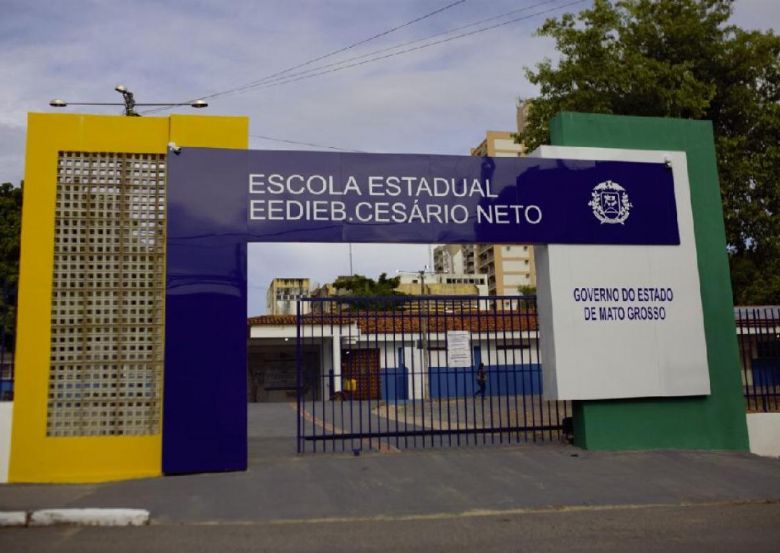 Estudante esfaqueada em escola tem melhora e deixa UTI