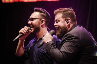Denner e Douglas realizam �live junina� em prol de doa��es