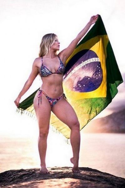 Ex-bbb Jaqueline Grohalski faz primeiro ensaio sensual ap�s deixar o programa
