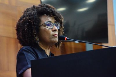 Em v�deo, ex-servidora nega 