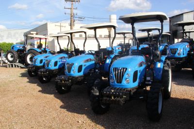Governo entrega equipamentos para pequenos produtores de 41 munic�pios